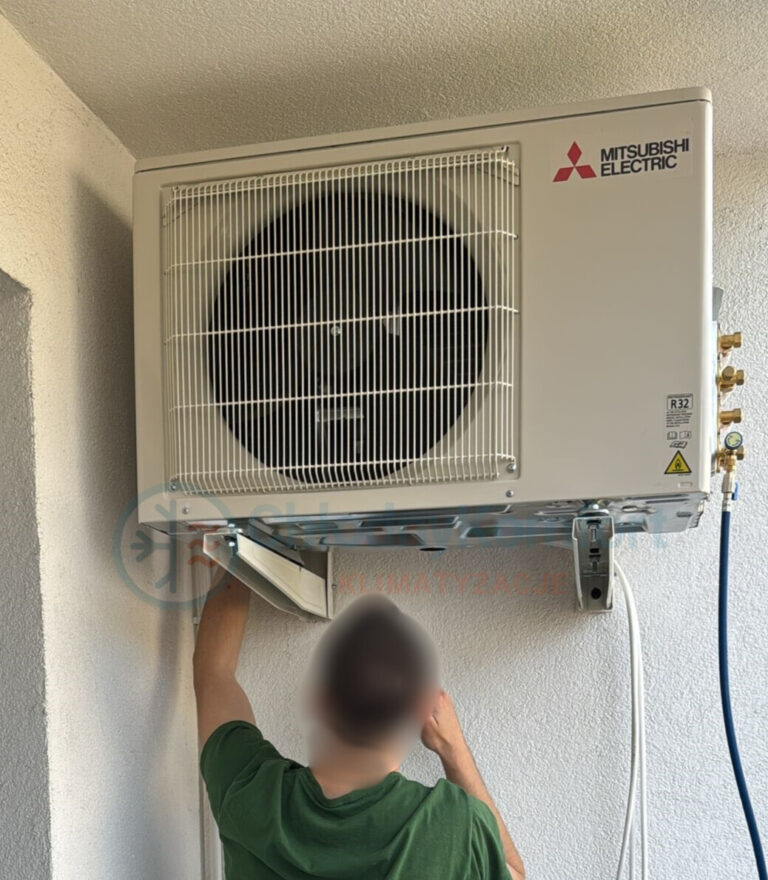 mitsubishi-electric-agregat-w-trakcie-instalacji