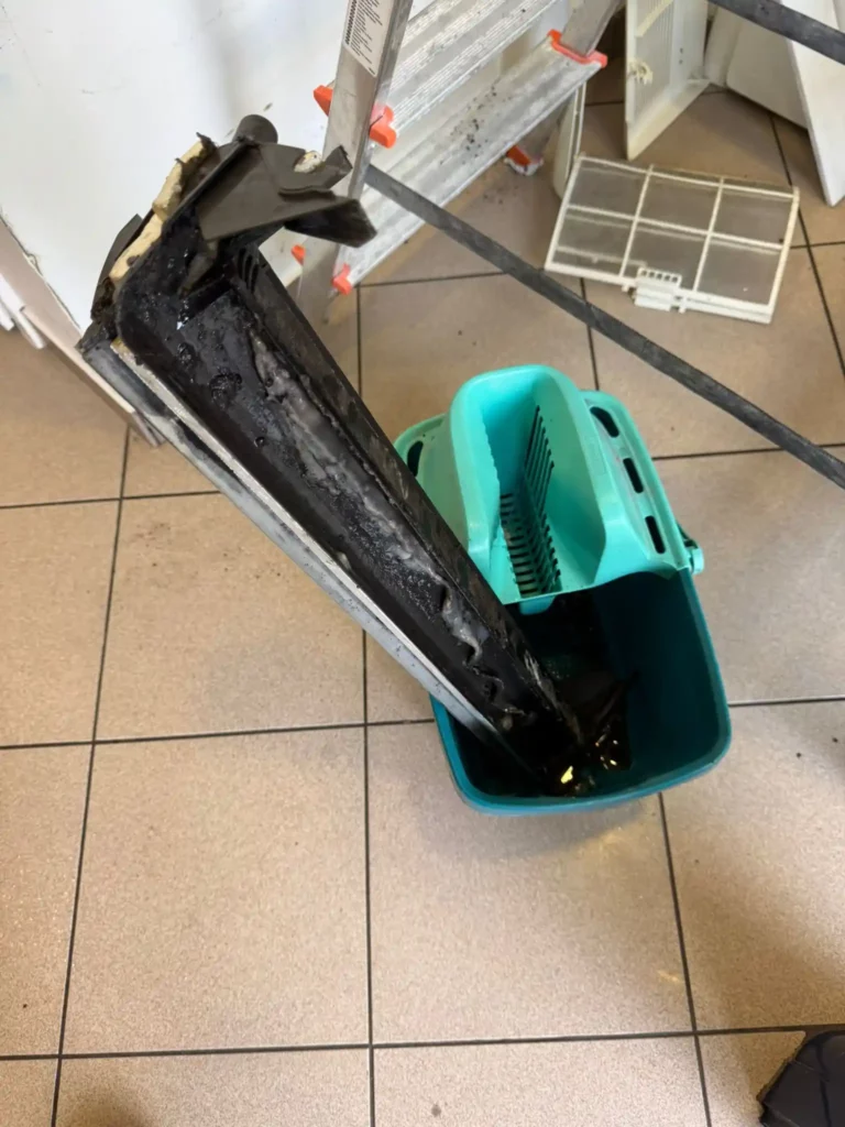 Czyszczenie tacy ociekowej